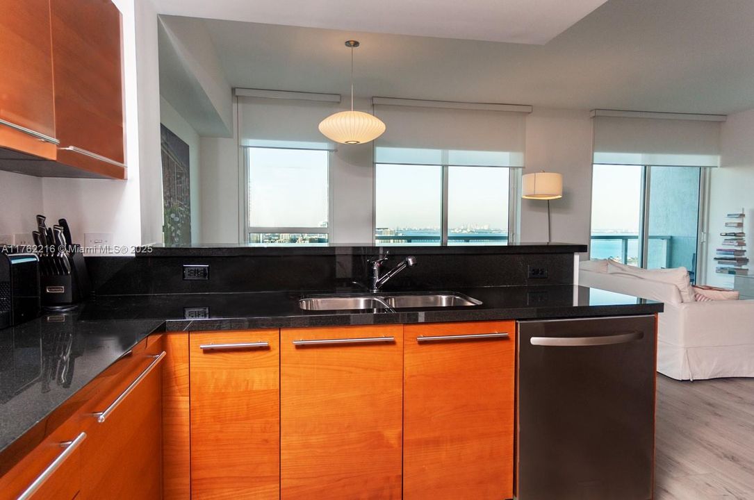 Недавно арендовано: $3,950 (2 спален, 2 ванн, 1293 Квадратных фут)