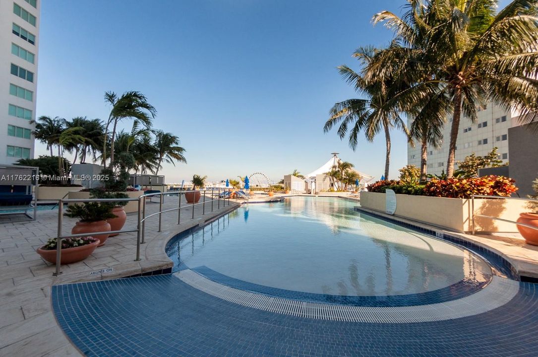 Недавно арендовано: $3,950 (2 спален, 2 ванн, 1293 Квадратных фут)