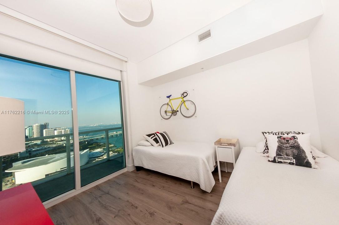 Недавно арендовано: $3,950 (2 спален, 2 ванн, 1293 Квадратных фут)