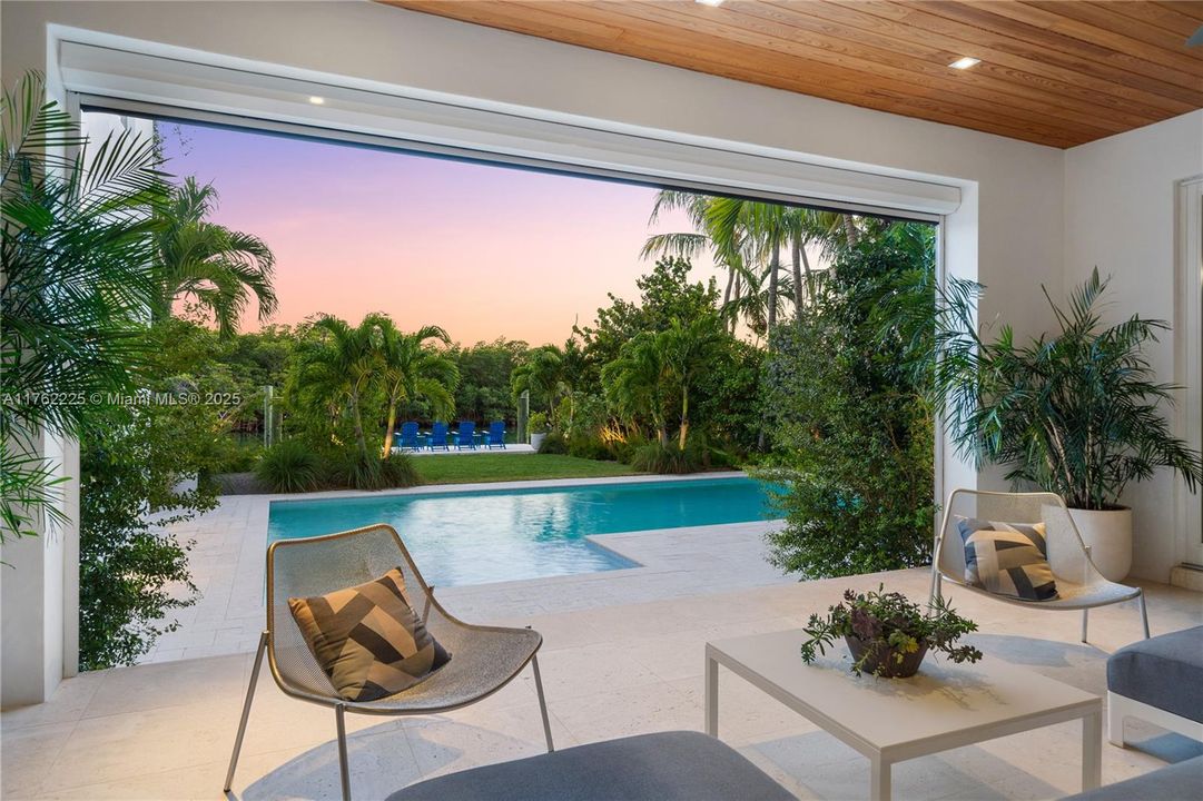 待售: $23,500,000 (6 贝兹, 6 浴室, 8031 平方英尺)