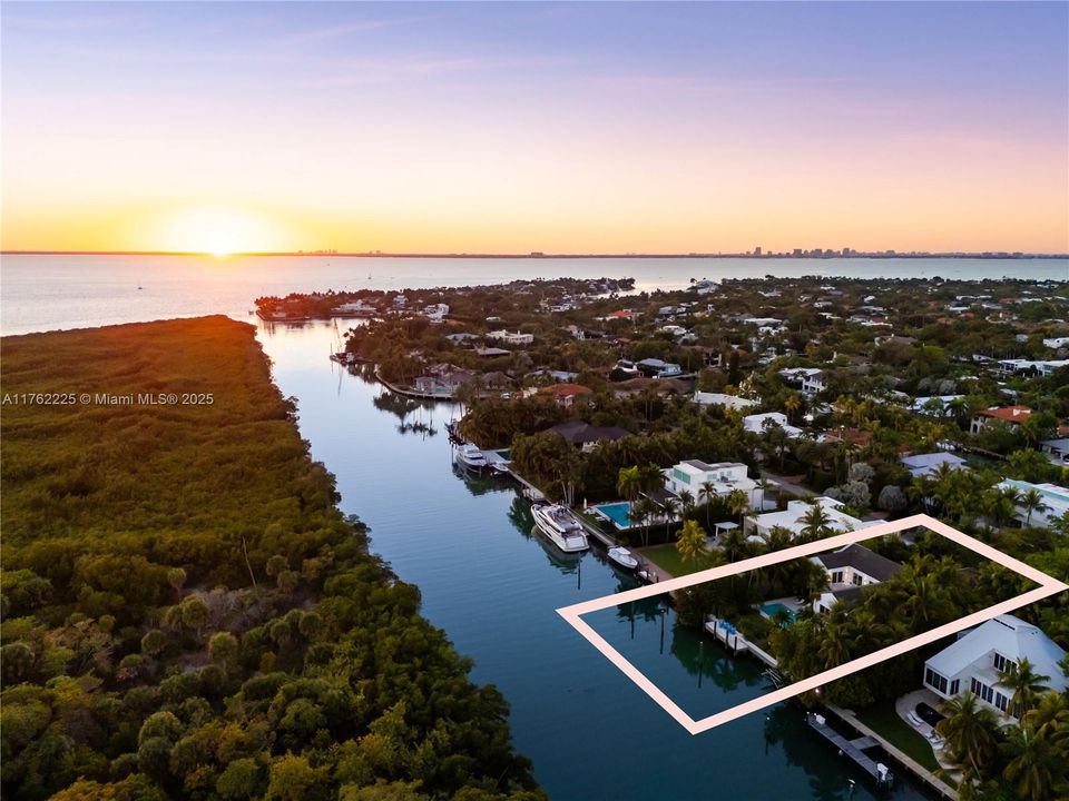 待售: $23,500,000 (6 贝兹, 6 浴室, 8031 平方英尺)