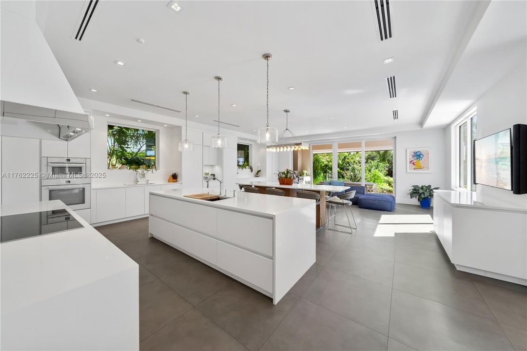 待售: $23,500,000 (6 贝兹, 6 浴室, 8031 平方英尺)