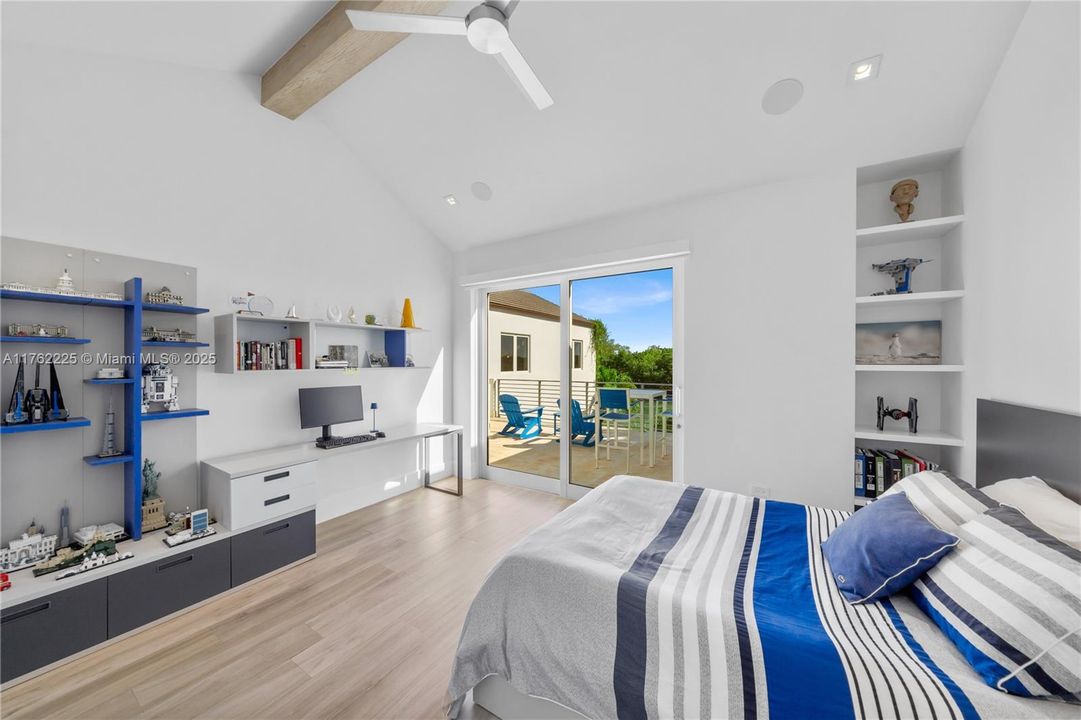 待售: $23,500,000 (6 贝兹, 6 浴室, 8031 平方英尺)