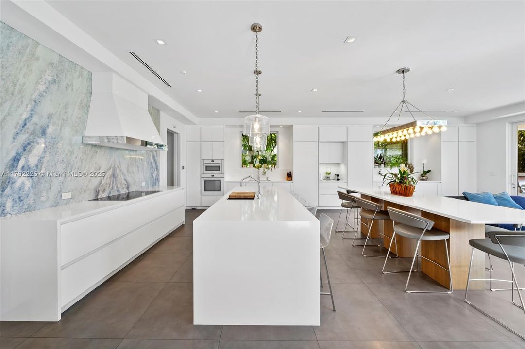 待售: $23,500,000 (6 贝兹, 6 浴室, 8031 平方英尺)