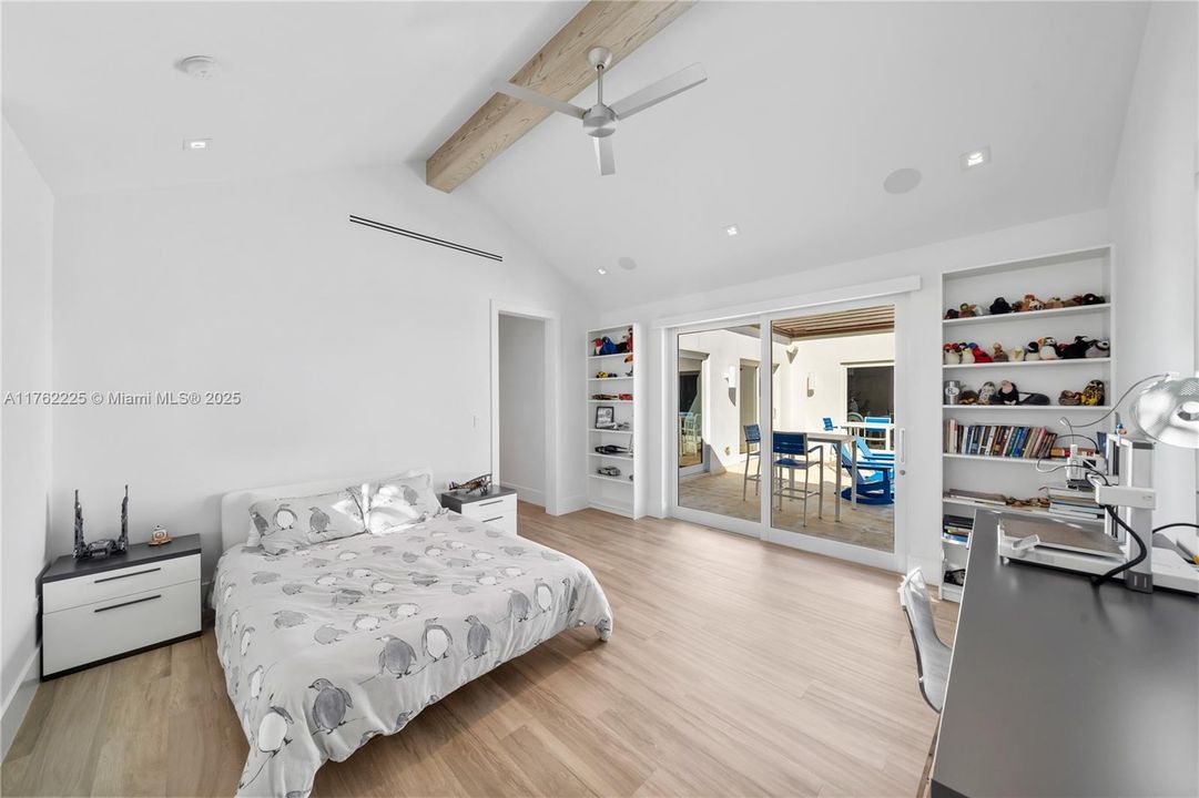 待售: $23,500,000 (6 贝兹, 6 浴室, 8031 平方英尺)