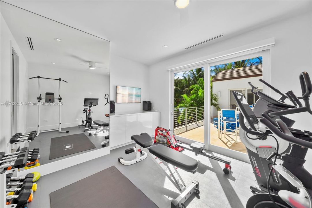 待售: $23,500,000 (6 贝兹, 6 浴室, 8031 平方英尺)