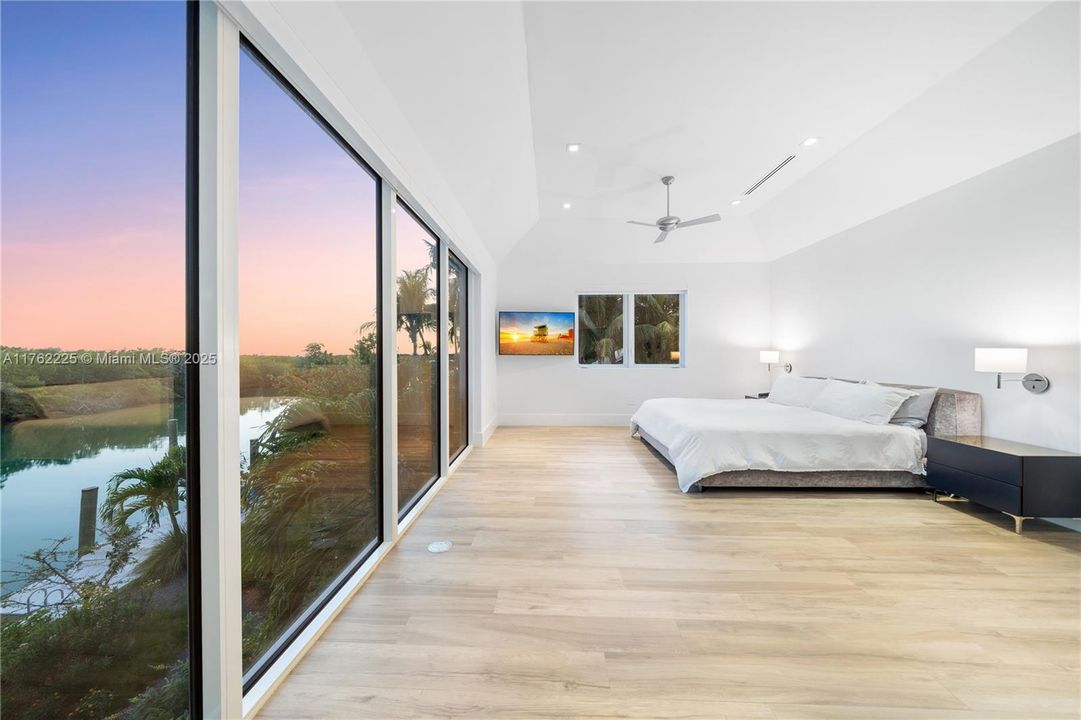 待售: $23,500,000 (6 贝兹, 6 浴室, 8031 平方英尺)