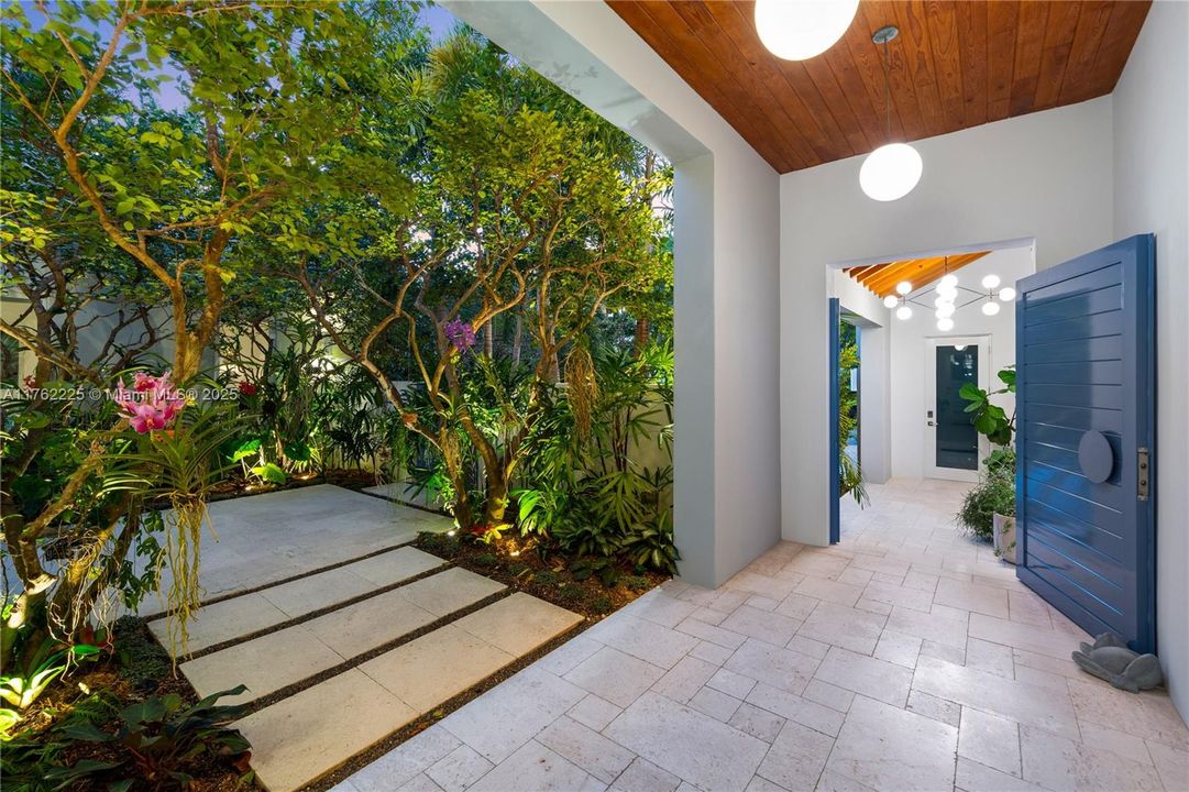 待售: $23,500,000 (6 贝兹, 6 浴室, 8031 平方英尺)