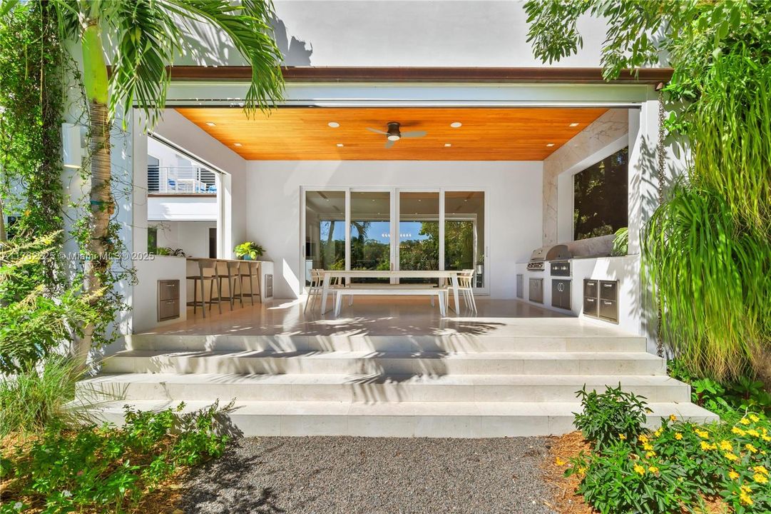 待售: $23,500,000 (6 贝兹, 6 浴室, 8031 平方英尺)