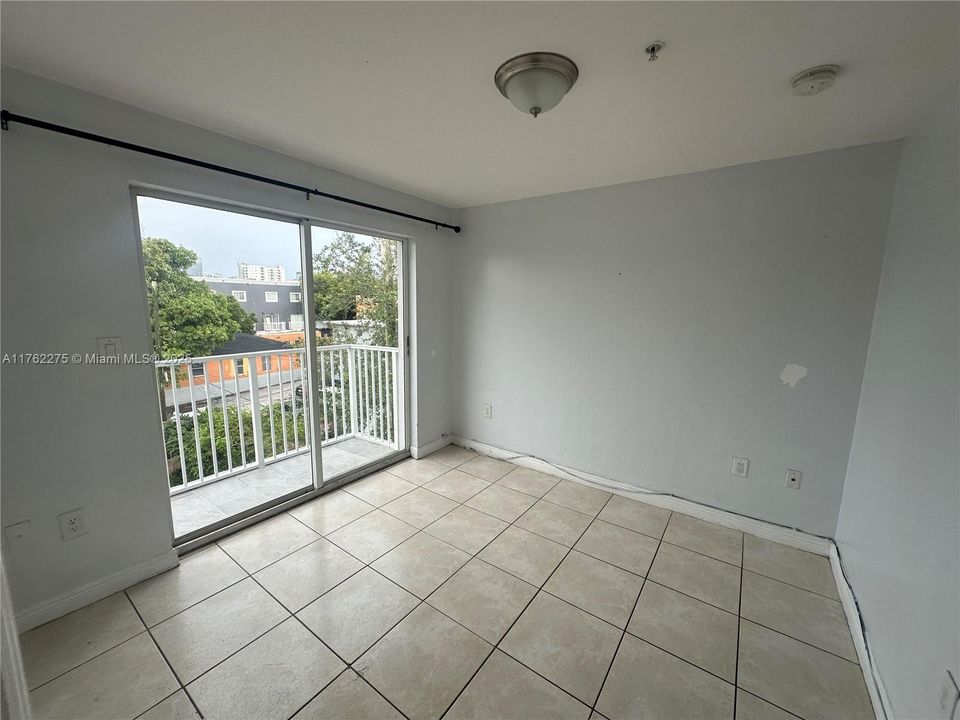 Recently Rented: $2,250 (2 beds, 1 baths, 774 Square Feet)