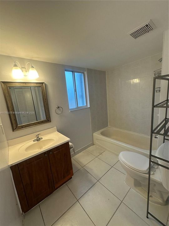 Recently Rented: $2,250 (2 beds, 1 baths, 774 Square Feet)