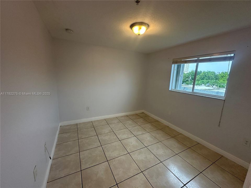 Recently Rented: $2,250 (2 beds, 1 baths, 774 Square Feet)