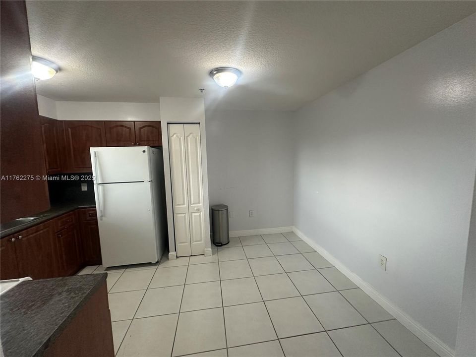 Recently Rented: $2,250 (2 beds, 1 baths, 774 Square Feet)