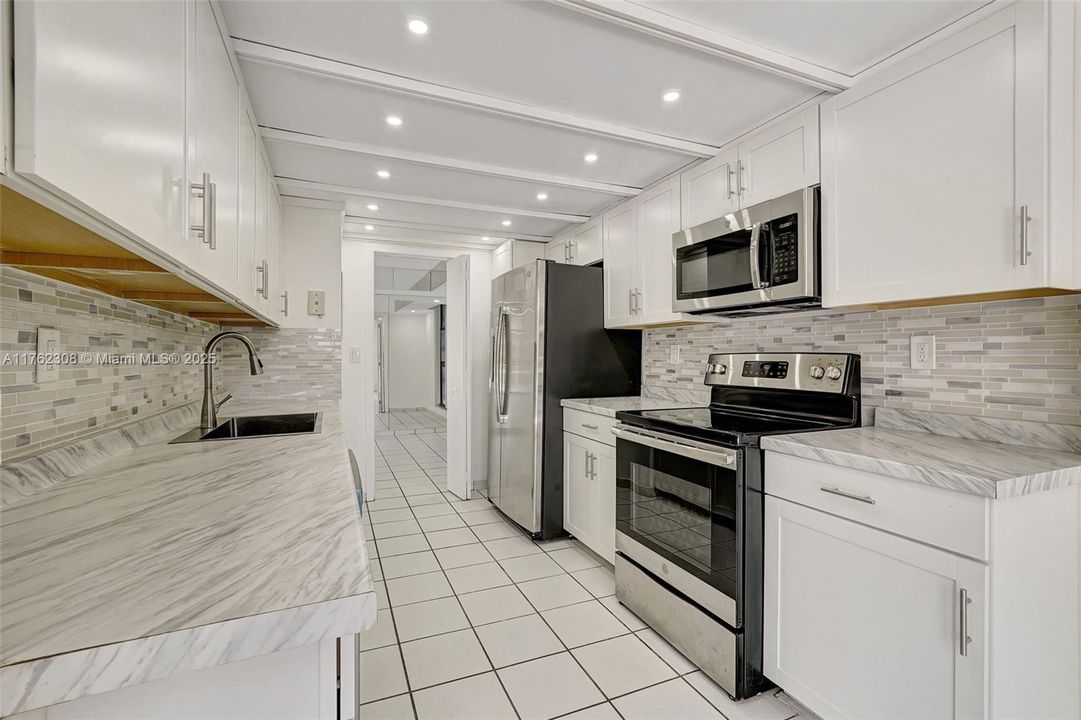 For Sale: $599,000 (3 beds, 2 baths, 1836 Square Feet)