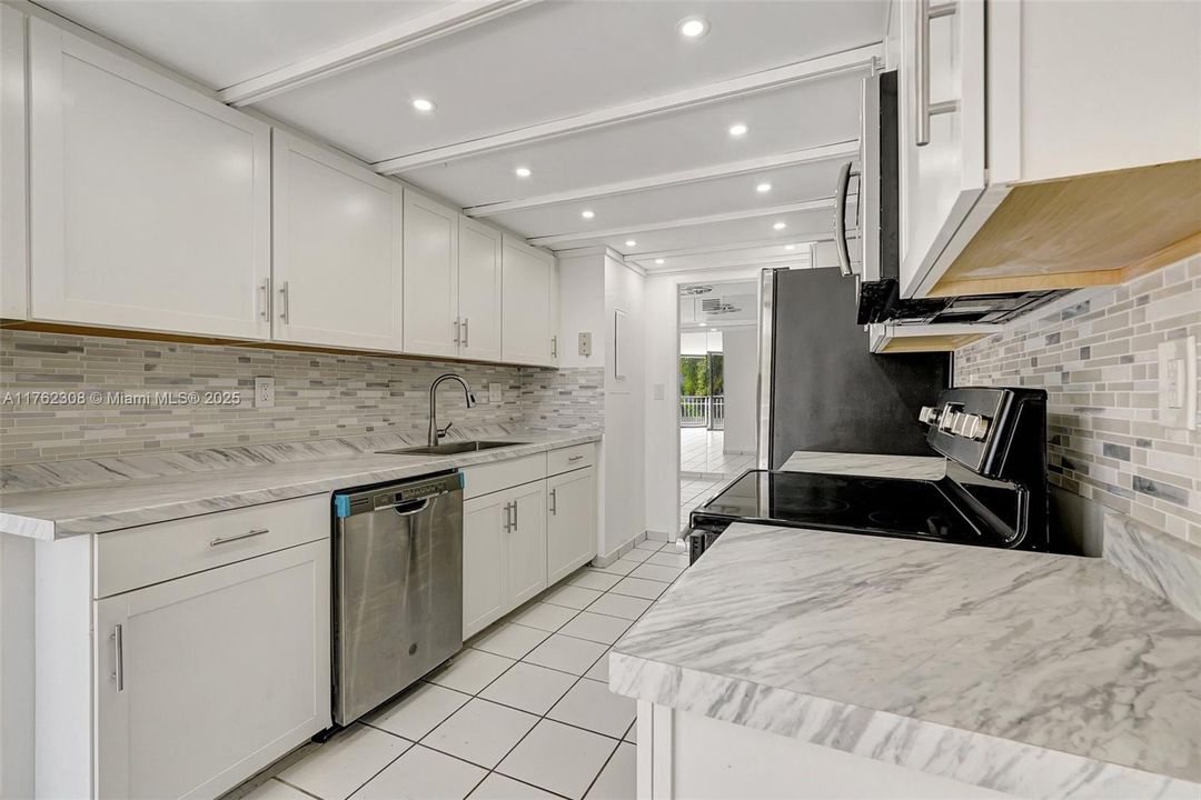 For Sale: $599,000 (3 beds, 2 baths, 1836 Square Feet)