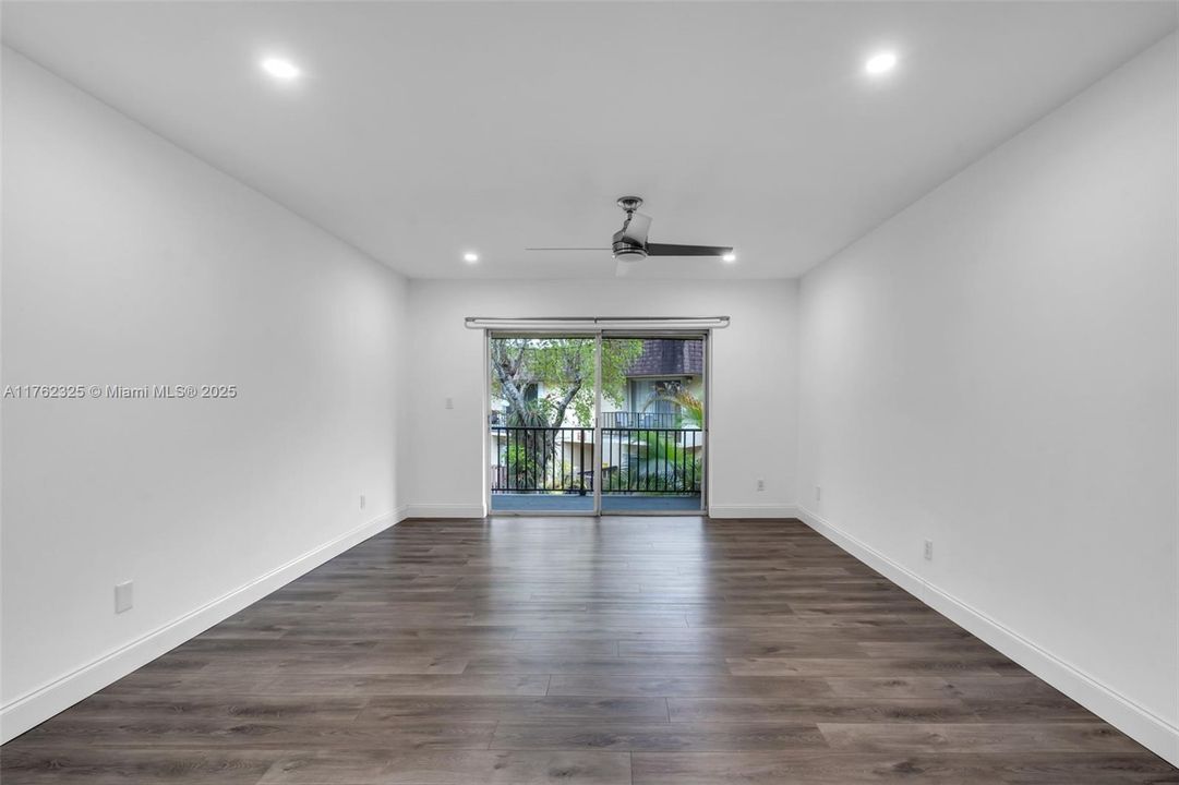 Недавно продано: $250,000 (1 спален, 1 ванн, 707 Квадратных фут)