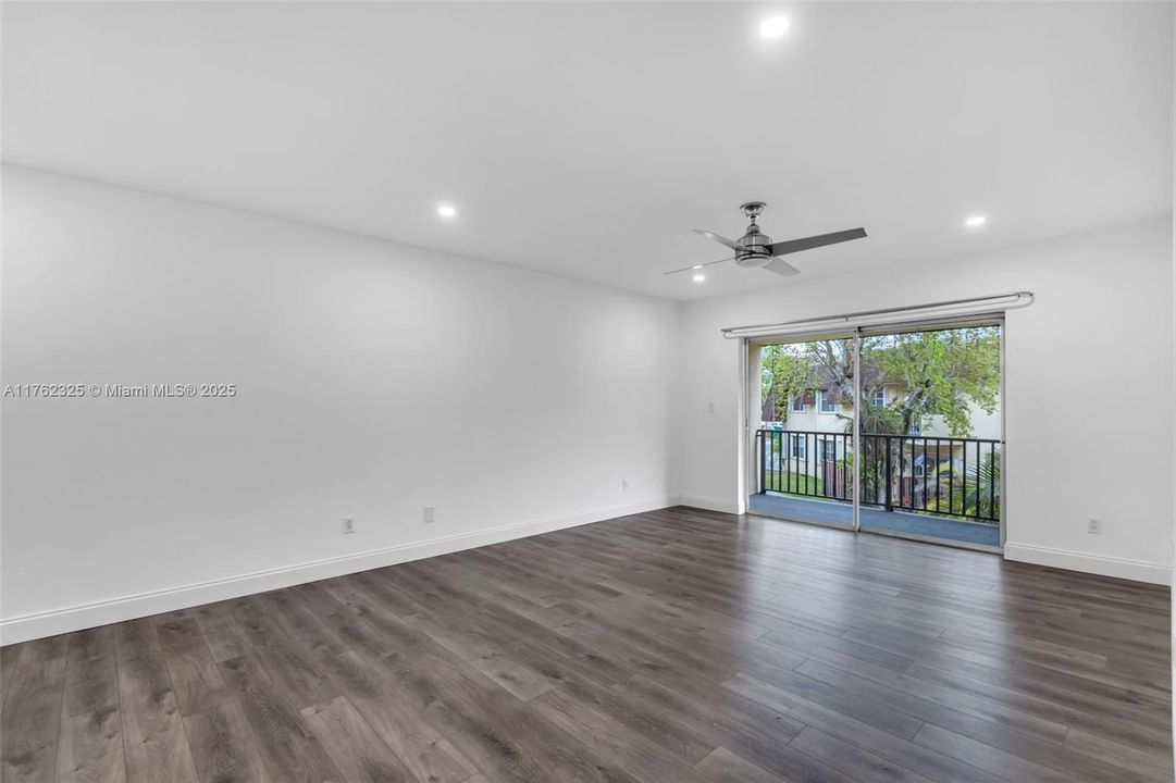 Недавно продано: $250,000 (1 спален, 1 ванн, 707 Квадратных фут)