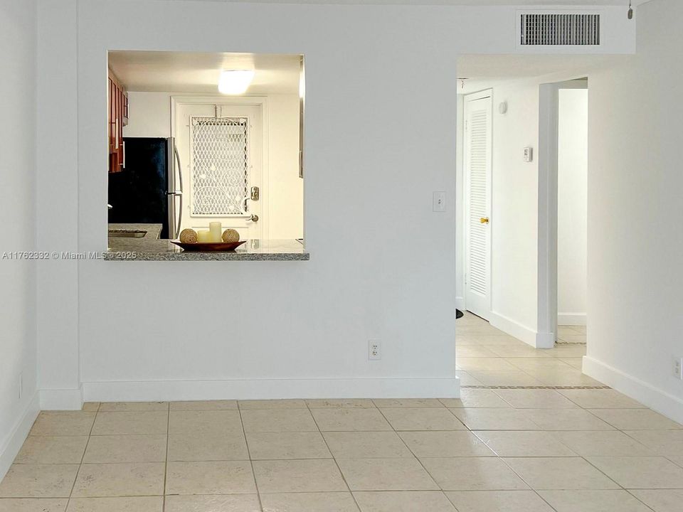 最近租的: $1,590 (1 贝兹, 1 浴室, 775 平方英尺)