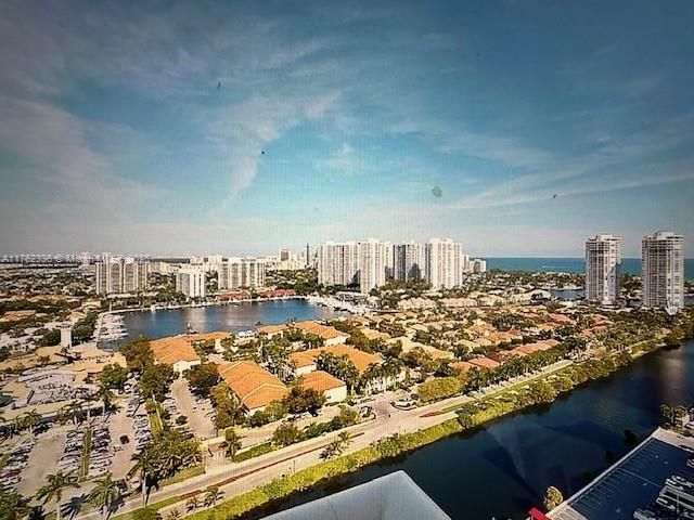 Vendido Recientemente: $200,000 (1 camas, 1 baños, 896 Pies cuadrados)