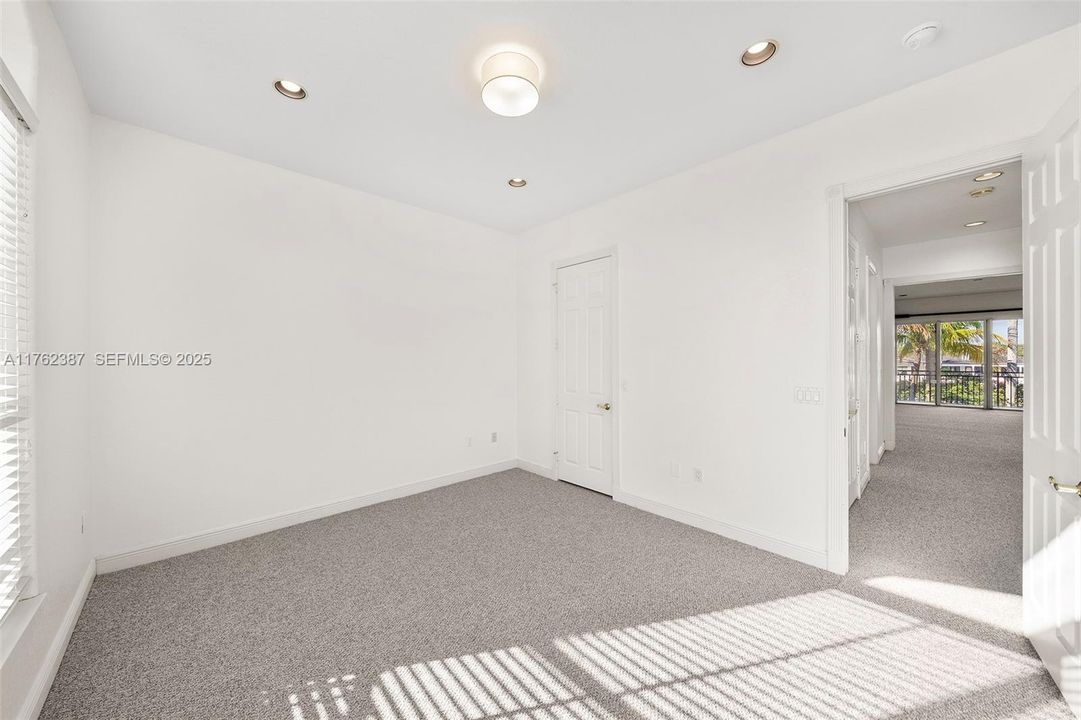 Activo con contrato: $1,995,000 (4 camas, 3 baños, 3082 Pies cuadrados)