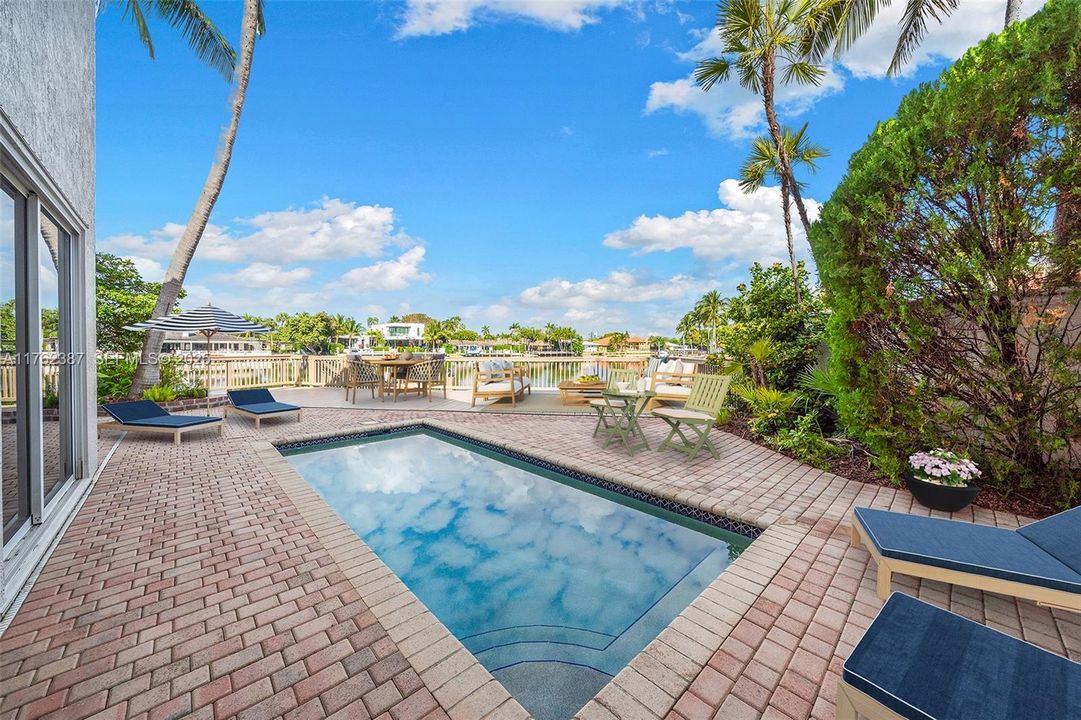 Activo con contrato: $1,995,000 (4 camas, 3 baños, 3082 Pies cuadrados)