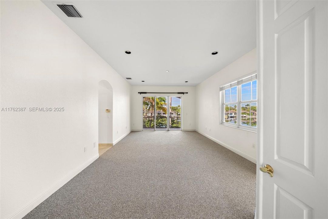 Activo con contrato: $1,995,000 (4 camas, 3 baños, 3082 Pies cuadrados)