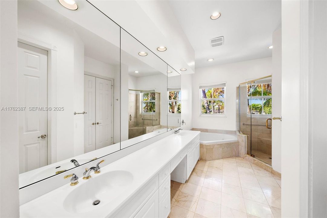 Activo con contrato: $1,995,000 (4 camas, 3 baños, 3082 Pies cuadrados)