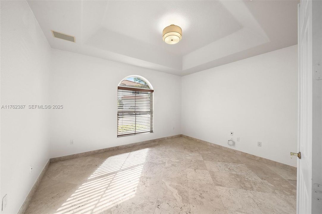 Activo con contrato: $1,995,000 (4 camas, 3 baños, 3082 Pies cuadrados)