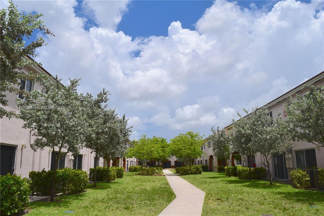 Recently Sold: $289,000 (2 beds, 2 baths, 1140 Square Feet)