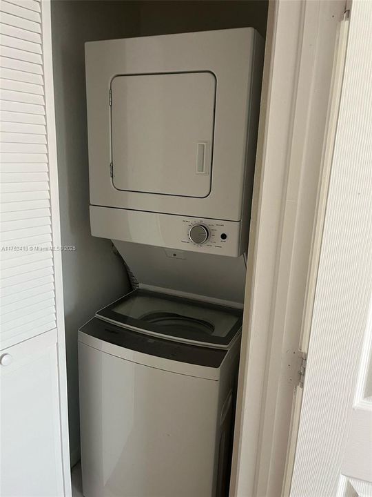 Recently Sold: $289,000 (2 beds, 2 baths, 1140 Square Feet)