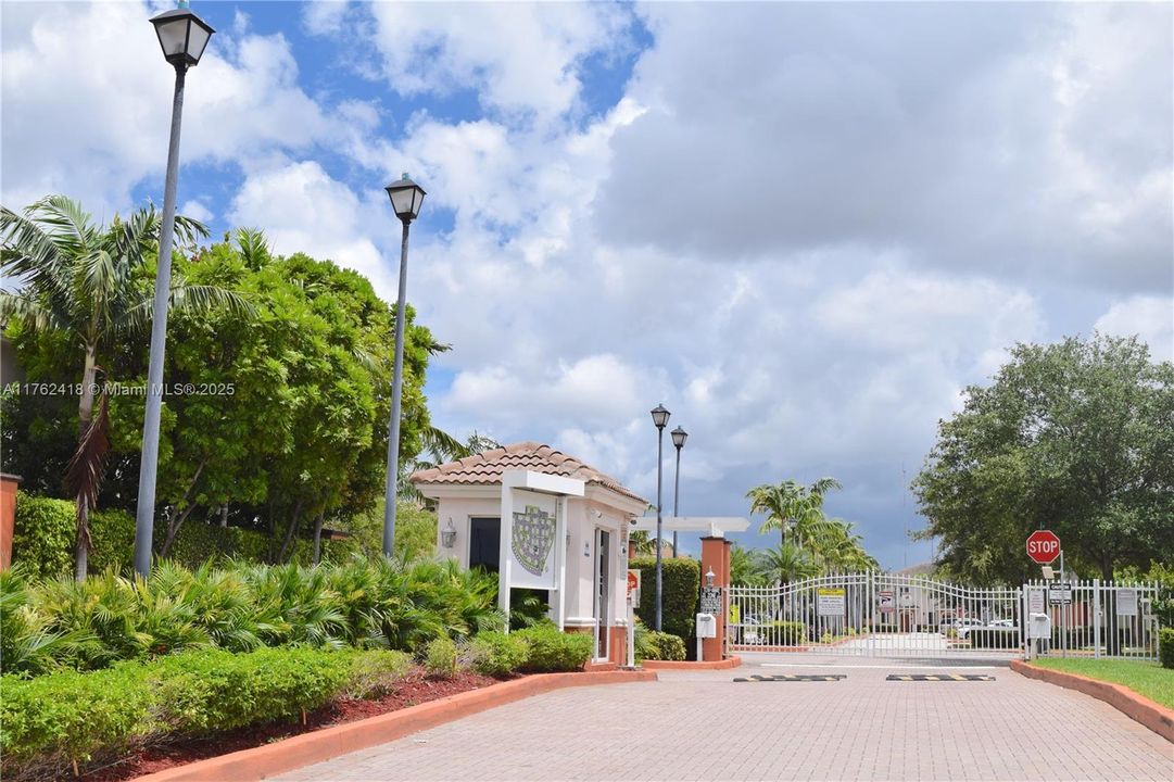 Recently Sold: $289,000 (2 beds, 2 baths, 1140 Square Feet)