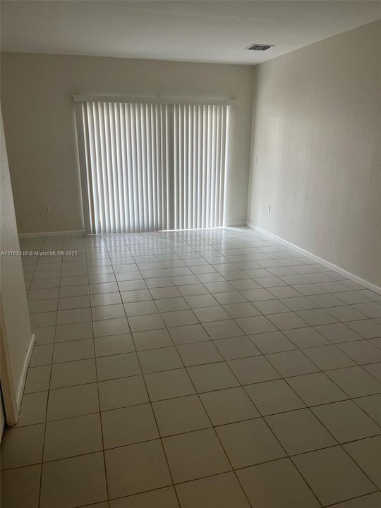 Recently Sold: $289,000 (2 beds, 2 baths, 1140 Square Feet)