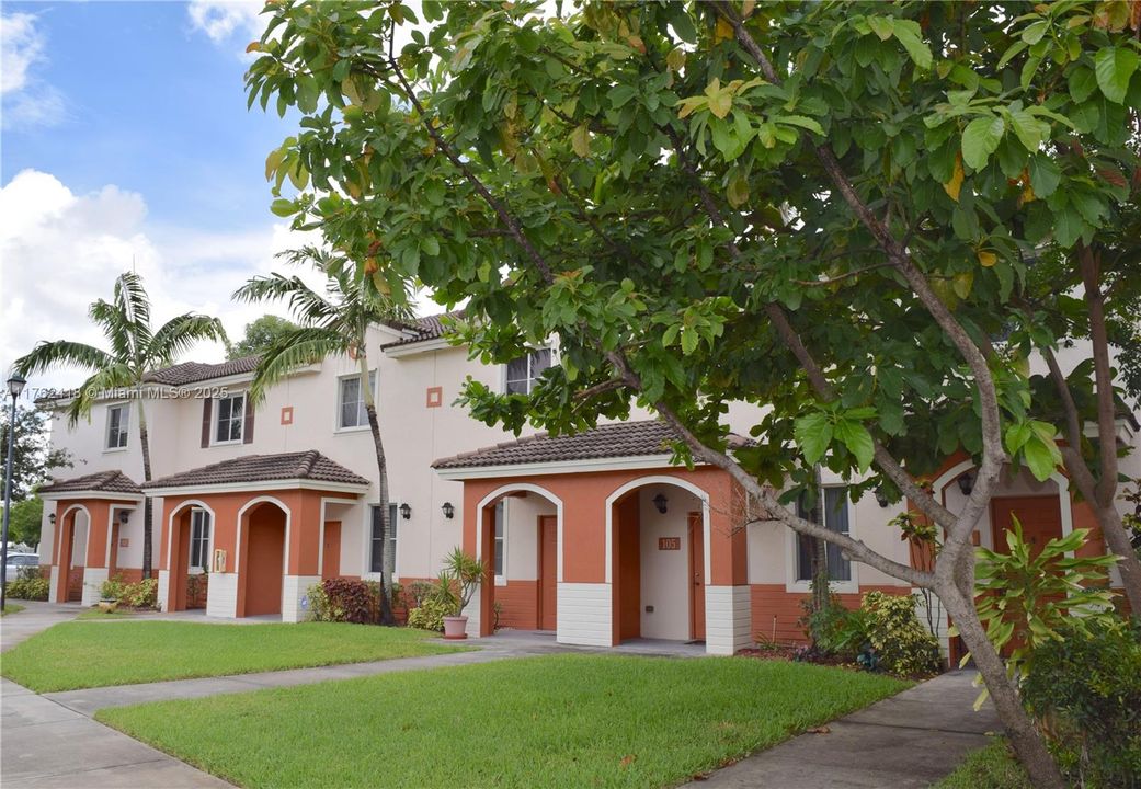 Recently Sold: $289,000 (2 beds, 2 baths, 1140 Square Feet)