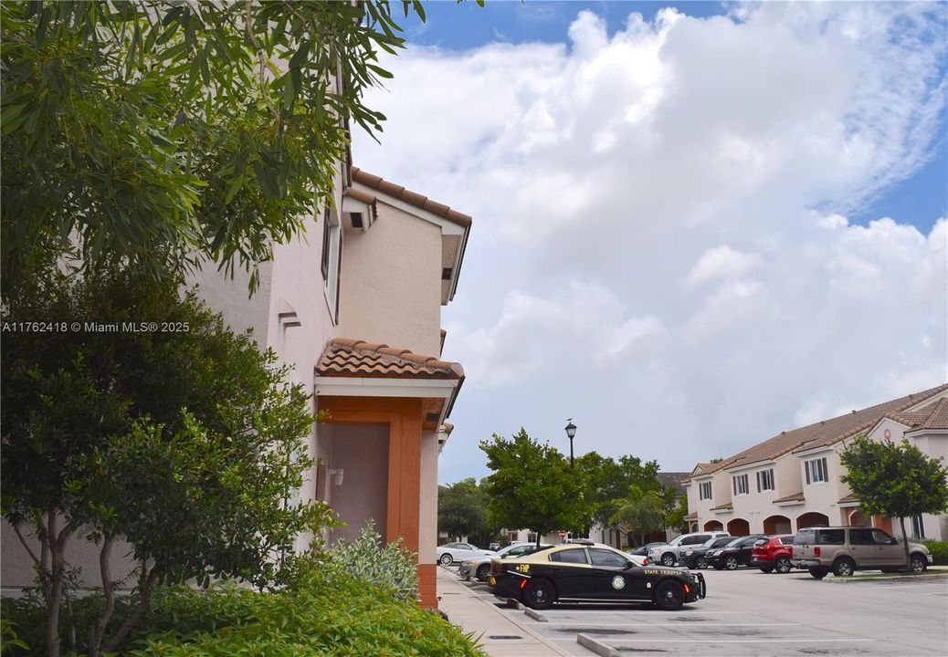 Recently Sold: $289,000 (2 beds, 2 baths, 1140 Square Feet)