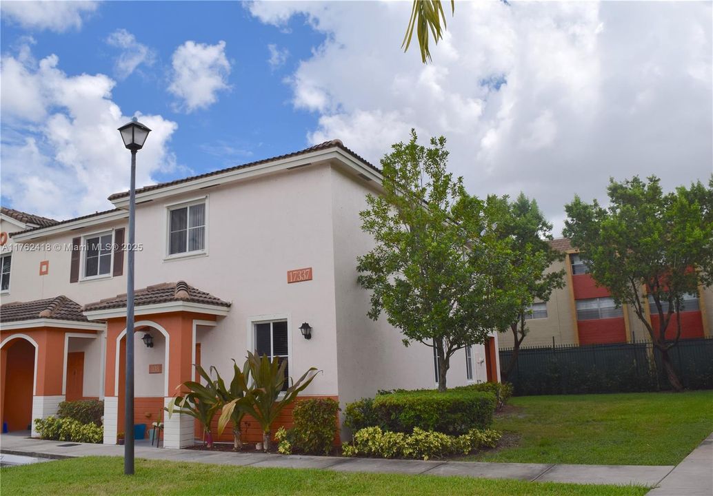 Recently Sold: $289,000 (2 beds, 2 baths, 1140 Square Feet)