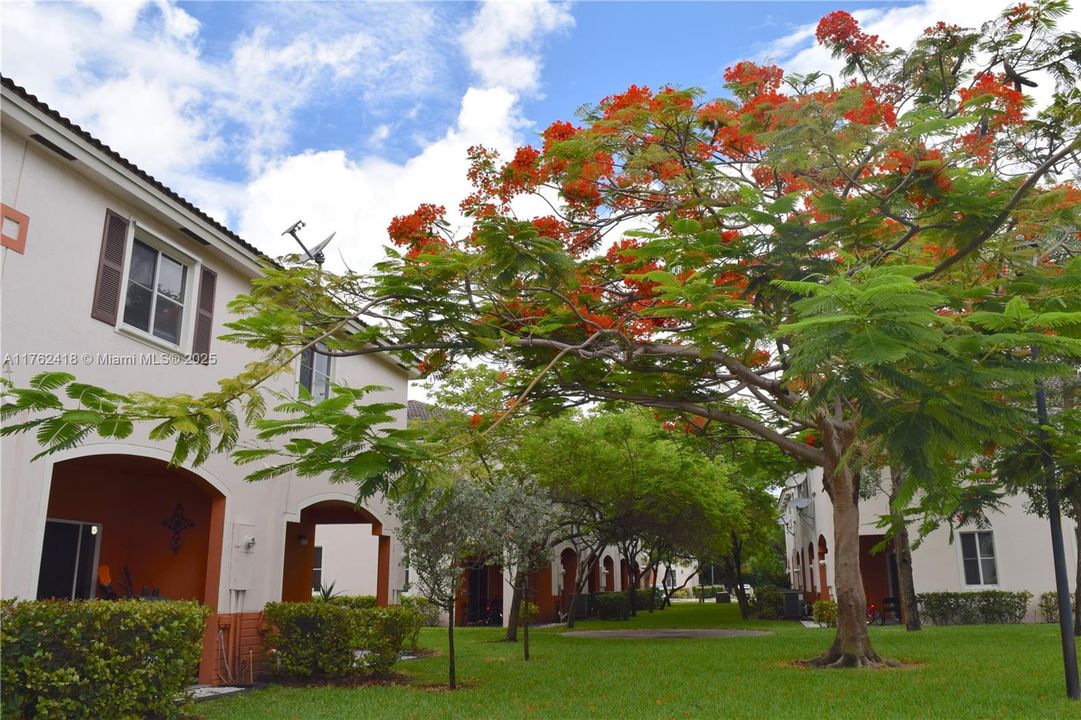 Recently Sold: $289,000 (2 beds, 2 baths, 1140 Square Feet)