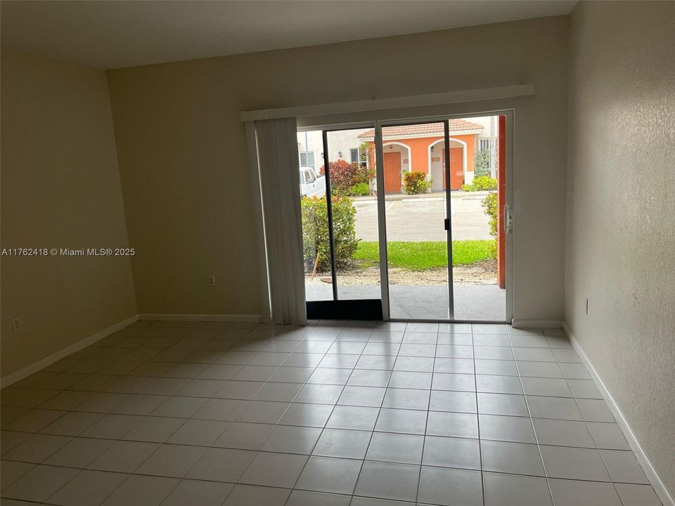 Recently Sold: $289,000 (2 beds, 2 baths, 1140 Square Feet)