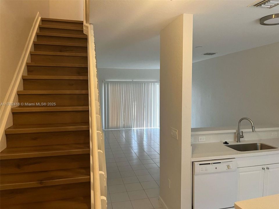 Recently Sold: $289,000 (2 beds, 2 baths, 1140 Square Feet)