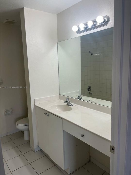 Recently Sold: $289,000 (2 beds, 2 baths, 1140 Square Feet)