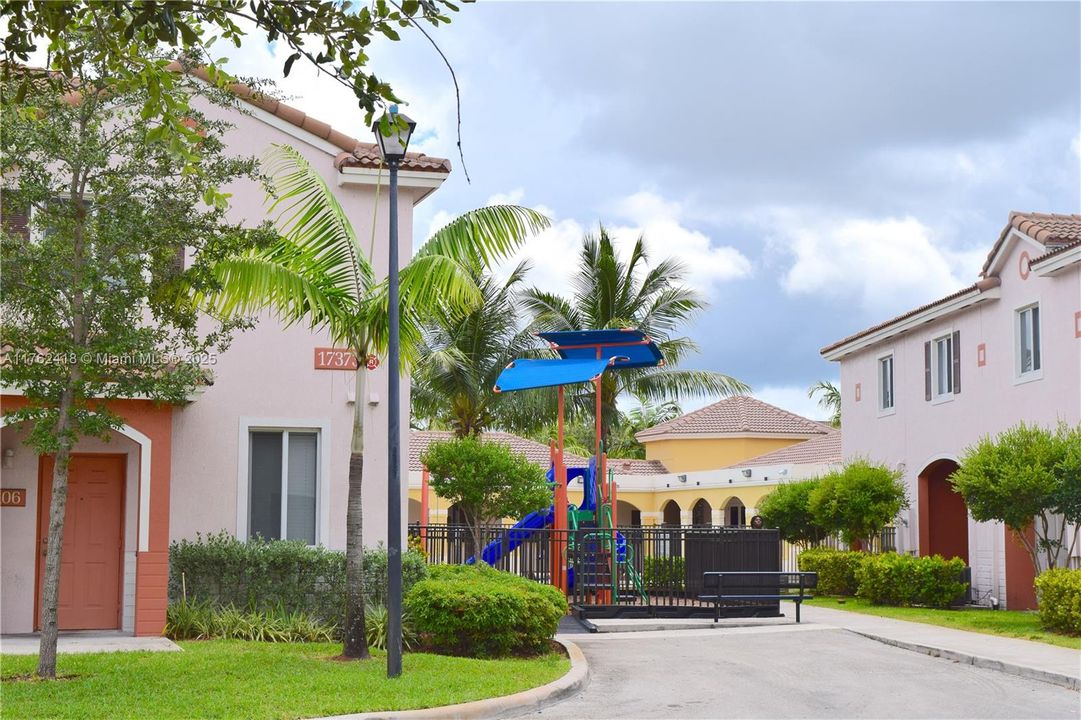 Recently Sold: $289,000 (2 beds, 2 baths, 1140 Square Feet)