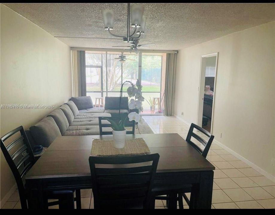For Sale: $220,000 (2 beds, 2 baths, 990 Square Feet)