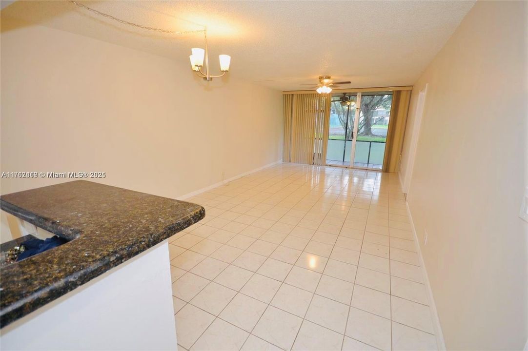 For Sale: $220,000 (2 beds, 2 baths, 990 Square Feet)