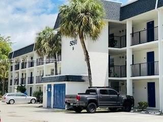 For Sale: $220,000 (2 beds, 2 baths, 990 Square Feet)