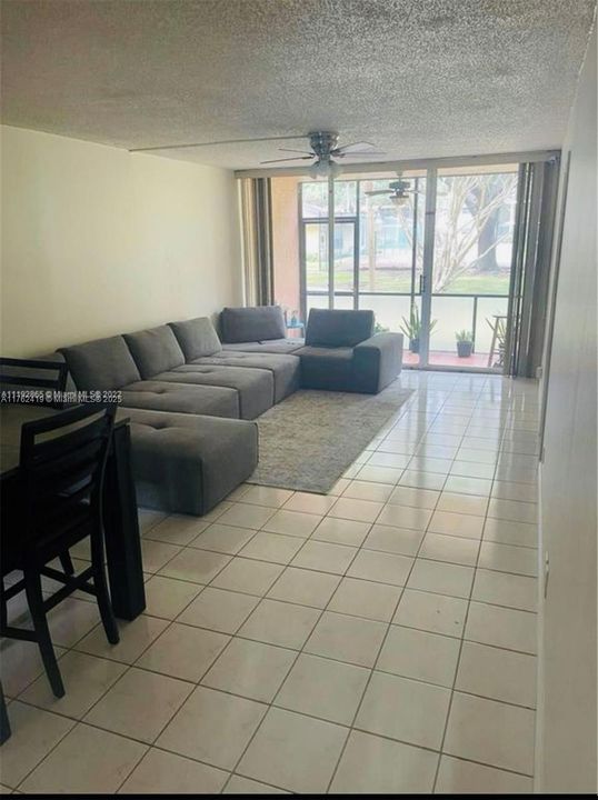 For Sale: $220,000 (2 beds, 2 baths, 990 Square Feet)