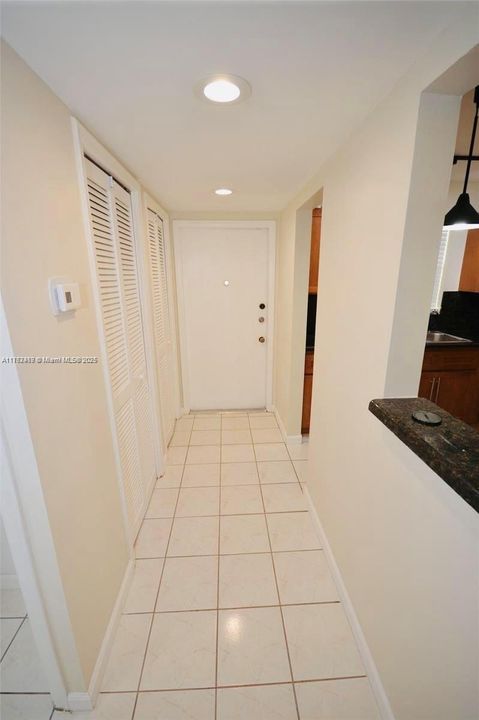 For Sale: $220,000 (2 beds, 2 baths, 990 Square Feet)