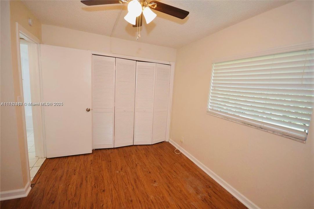 For Sale: $220,000 (2 beds, 2 baths, 990 Square Feet)