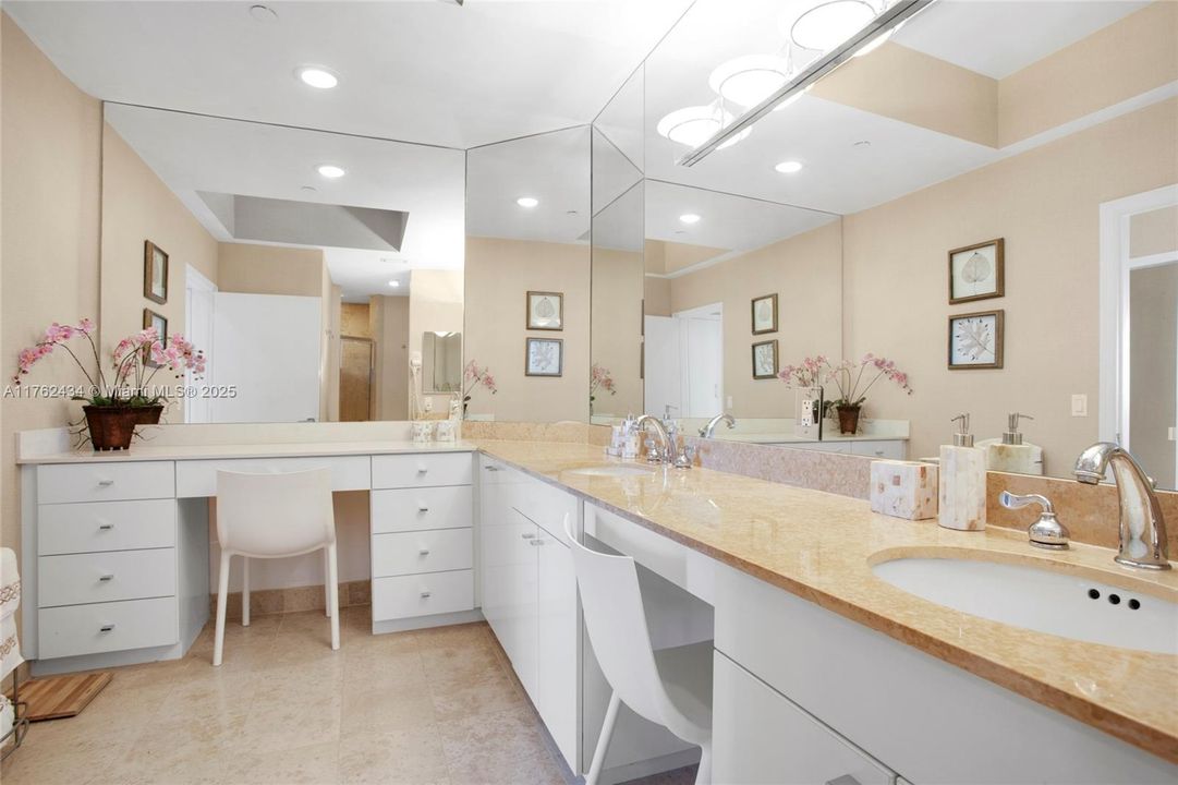 For Sale: $2,280,000 (2 beds, 2 baths, 1380 Square Feet)