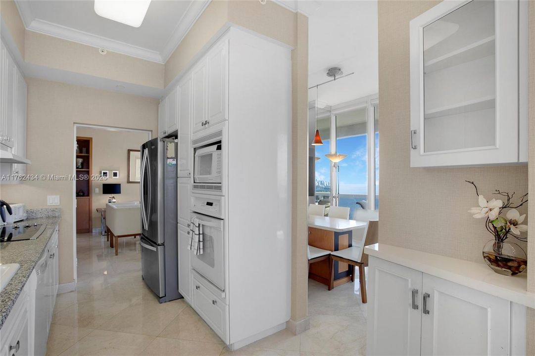 For Sale: $2,280,000 (2 beds, 2 baths, 1380 Square Feet)