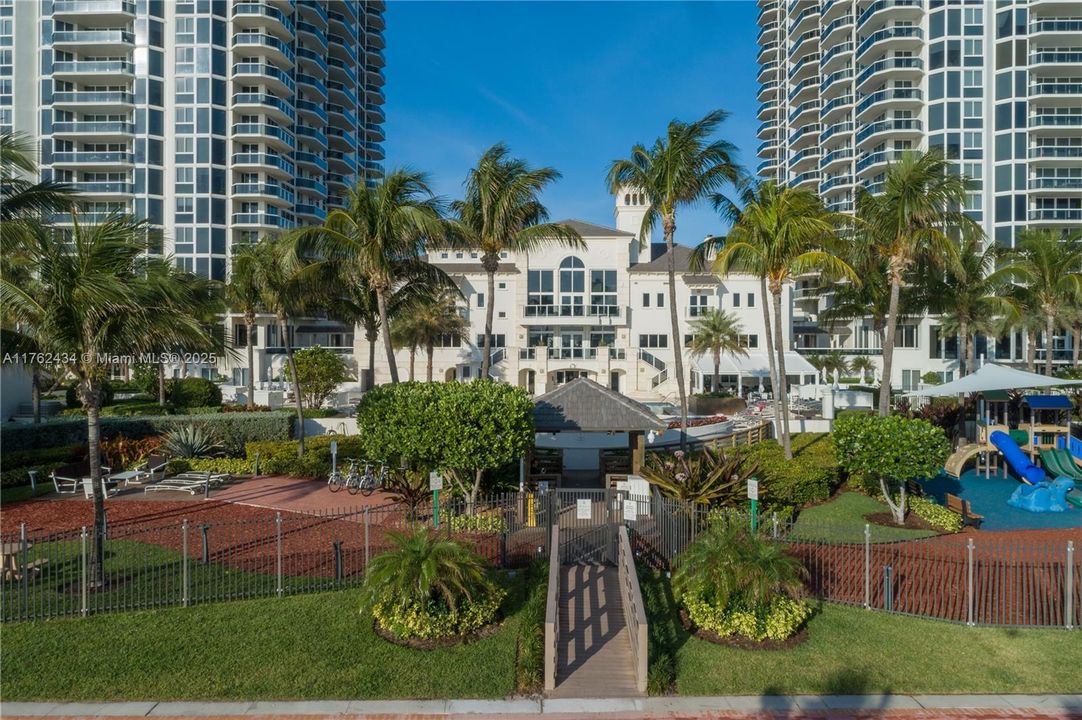 For Sale: $2,280,000 (2 beds, 2 baths, 1380 Square Feet)