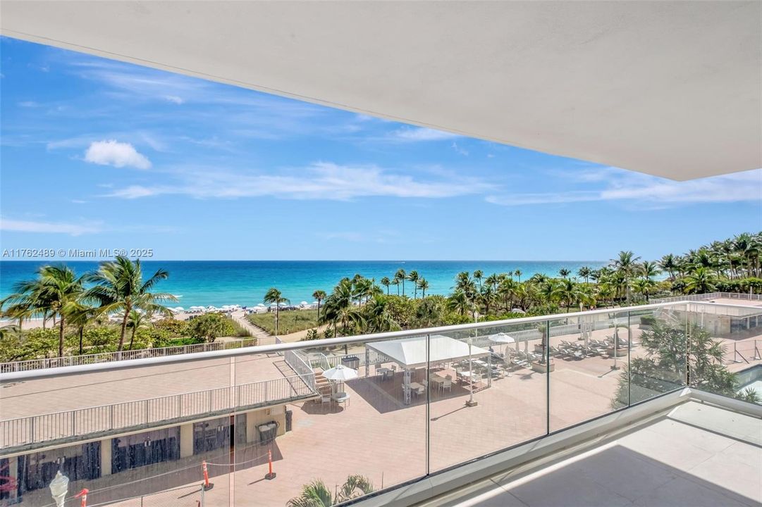 Recently Sold: $3,200,000 (2 beds, 3 baths, 1983 Square Feet)